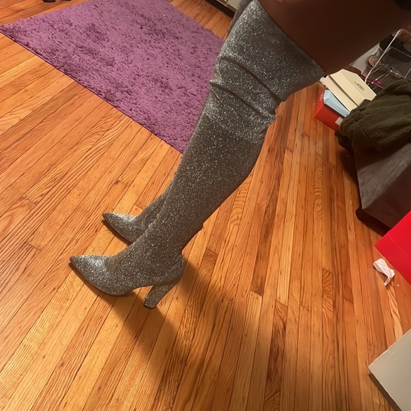 Thigh high shimmer boot - Picture 3 of 7